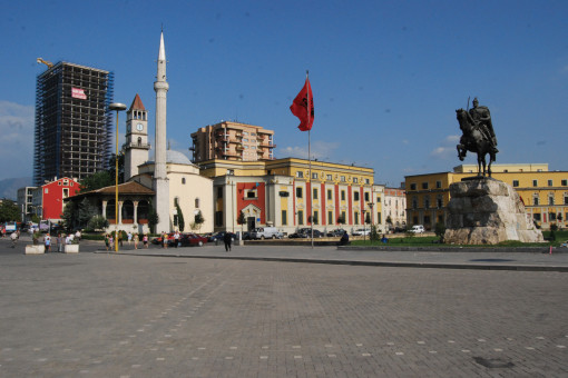 Tirana - piazza Skanderbeg