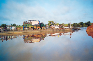 Traghetto sul fiume Samkcarani 25