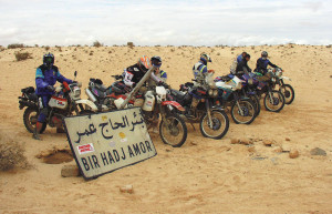 Tunisia Moto con cartello